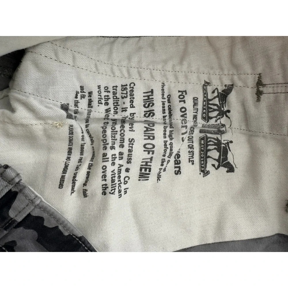Levi's Camouflage Cargo Shorts Mens 42 Gray‎ Relaxed Hiking Outdoors Utility